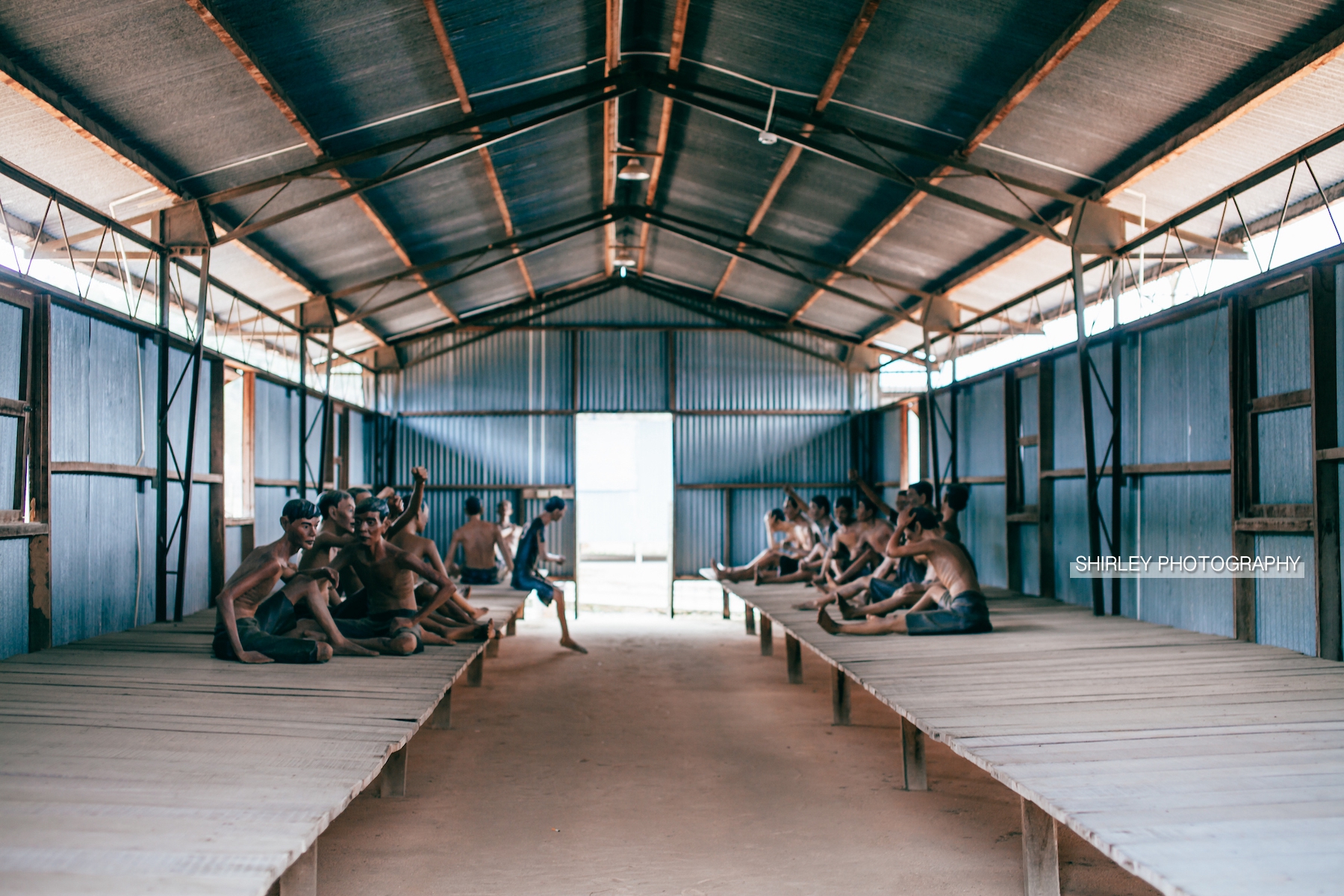 实拍曾经的越南战俘监狱，那的战俘曾遭到电击、水淹、虎笼虐待