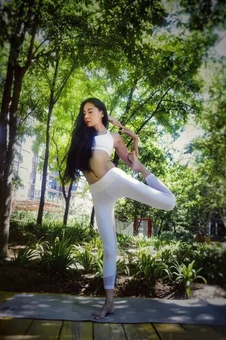 瑜伽成人班学费多少钱一个月,练习瑜伽学费多少钱一个月