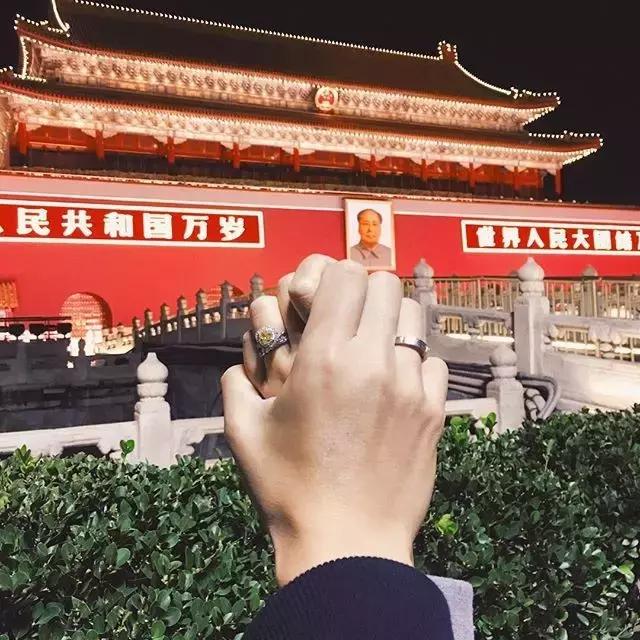 他的朋友圈里都是她,你的朋友圈全是她的照片