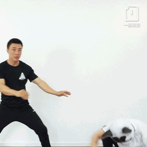 被歹徒拦腰抱住该怎样挣脱,被歹徒从背后勒住脖子搞笑