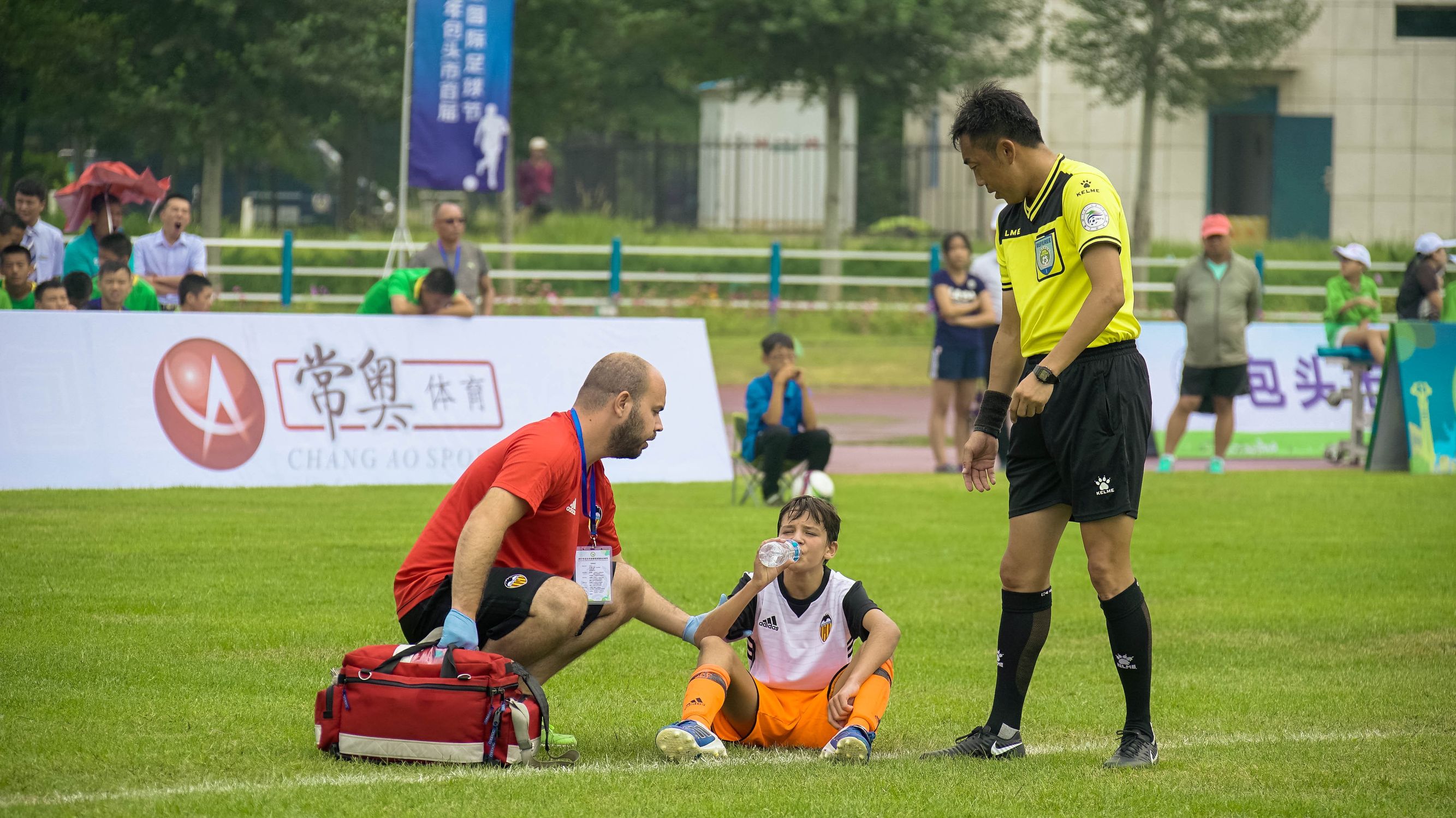 国际球星罗纳尔迪尼奥出席中国包头市足球节助力包头足球腾飞