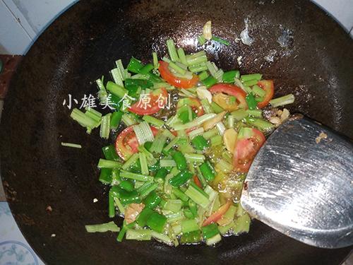 红烧鱼怎么煎好吃不破皮,农村大厨红烧鱼家常做法