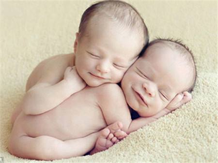 如何给新生儿上户口需要哪些证,男女户口不在一起怎么办理准生证