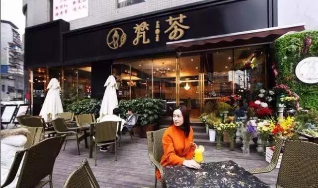 这家奶茶店凭什么能让顾客排队4小时？因为掌握了这个定律！