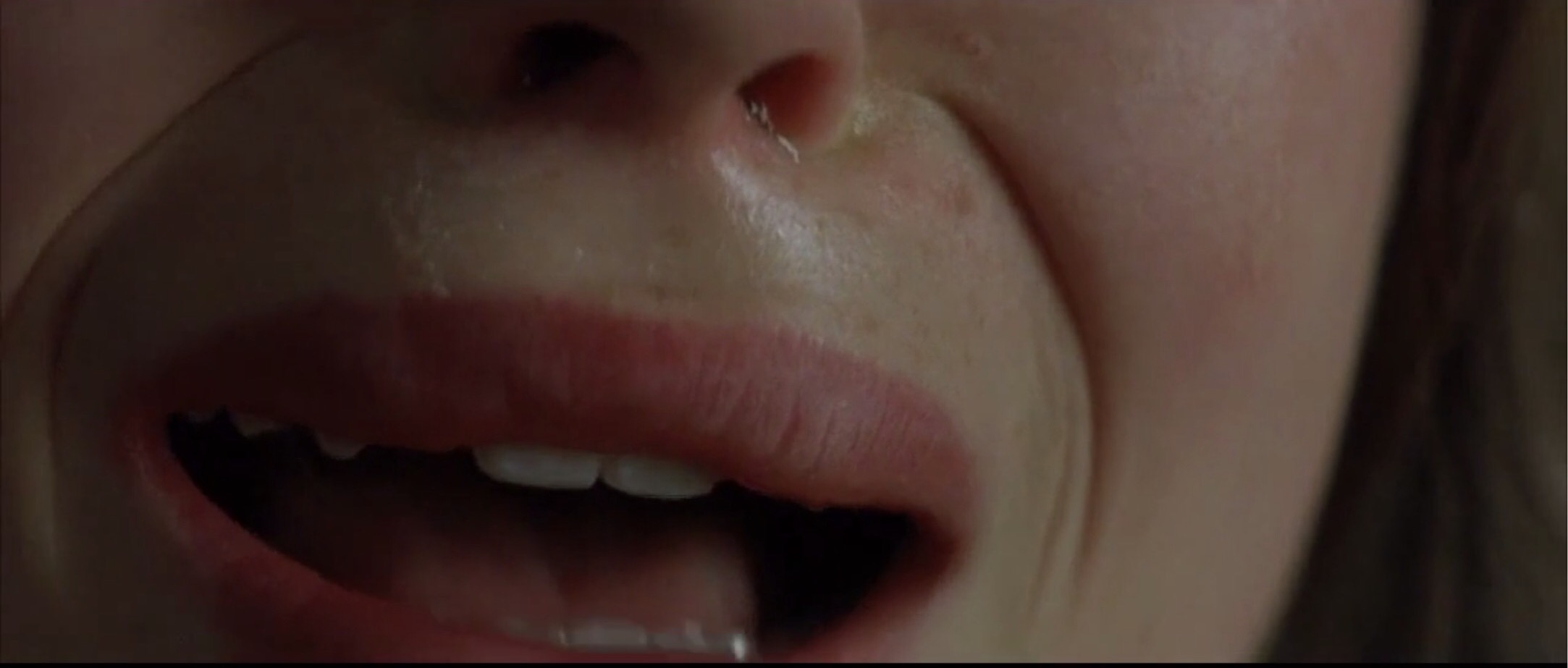 人性的丑恶在此刻一览无遗,人性是扭曲的不忍直视的