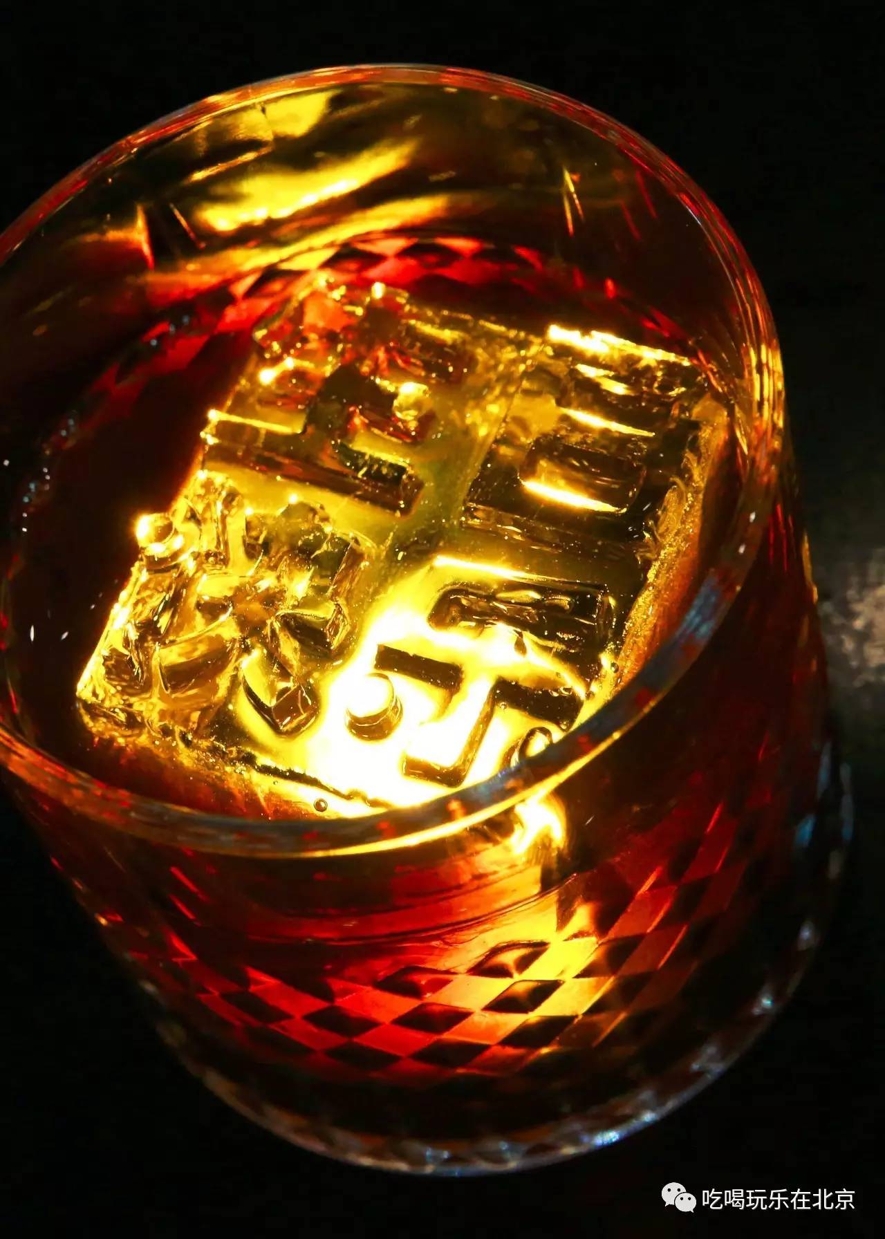 三里屯的这家店,让我甘心被“无人头”戏弄