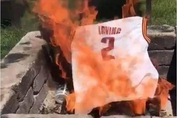 nba2k98科比巅峰,巅峰科比和98科比能同时上场吗