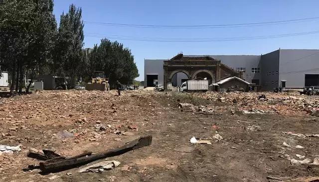 沈阳东站机车库被拆后,这条1899年的铁轨成了遗物!