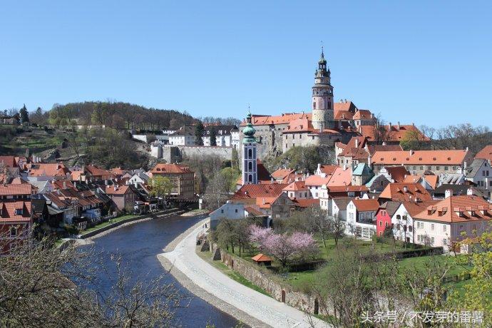 与杭州相等的欧洲小国，房价便宜，幸福指数比日本高