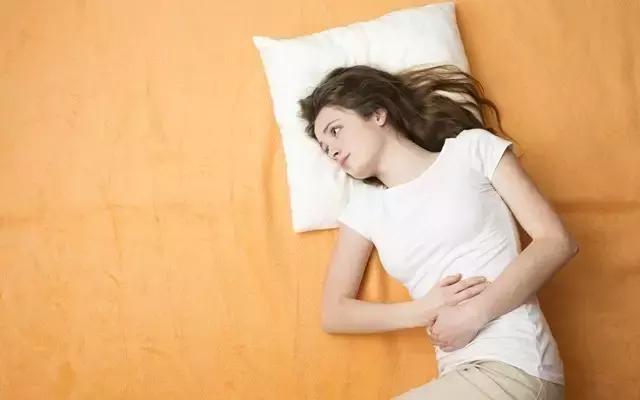 月经提前一周或者推迟一周正常吗,姨妈推迟一周来正常吗