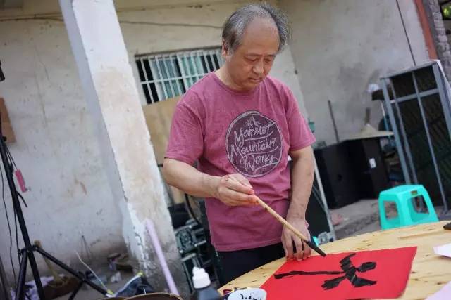 火山小视频为何要去村里办一场互联网史上最土的发布会?