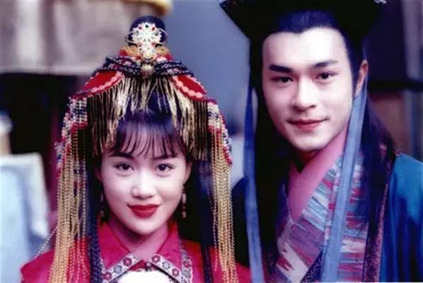 圆月弯刀渣男,圆月弯刀颜值