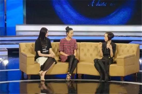 奚梦瑶刘雯维密粉色合照,上海维密秀何穗刘雯奚梦瑶