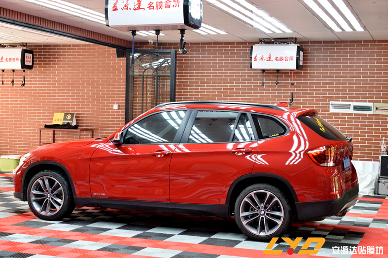 镀晶后漆面不是很光滑,漆面镀晶的前后对比效果