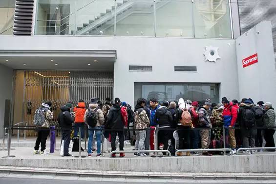 七夕福利|你穿这么潮,就来Supreme逛逛吧