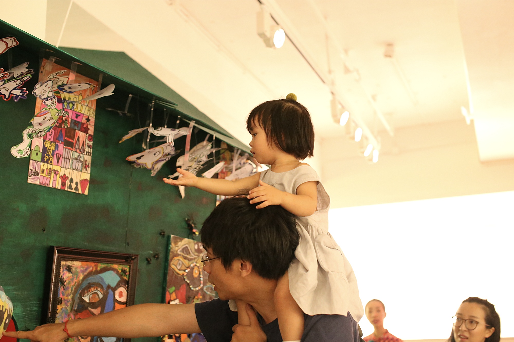 *袜丝**艺术品：大人想到的性暗示，可是小朋友想到的是辣椒