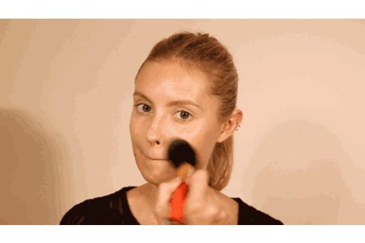 有效化妆的关键一定是底妆干净,底妆又脏又显老怎么办