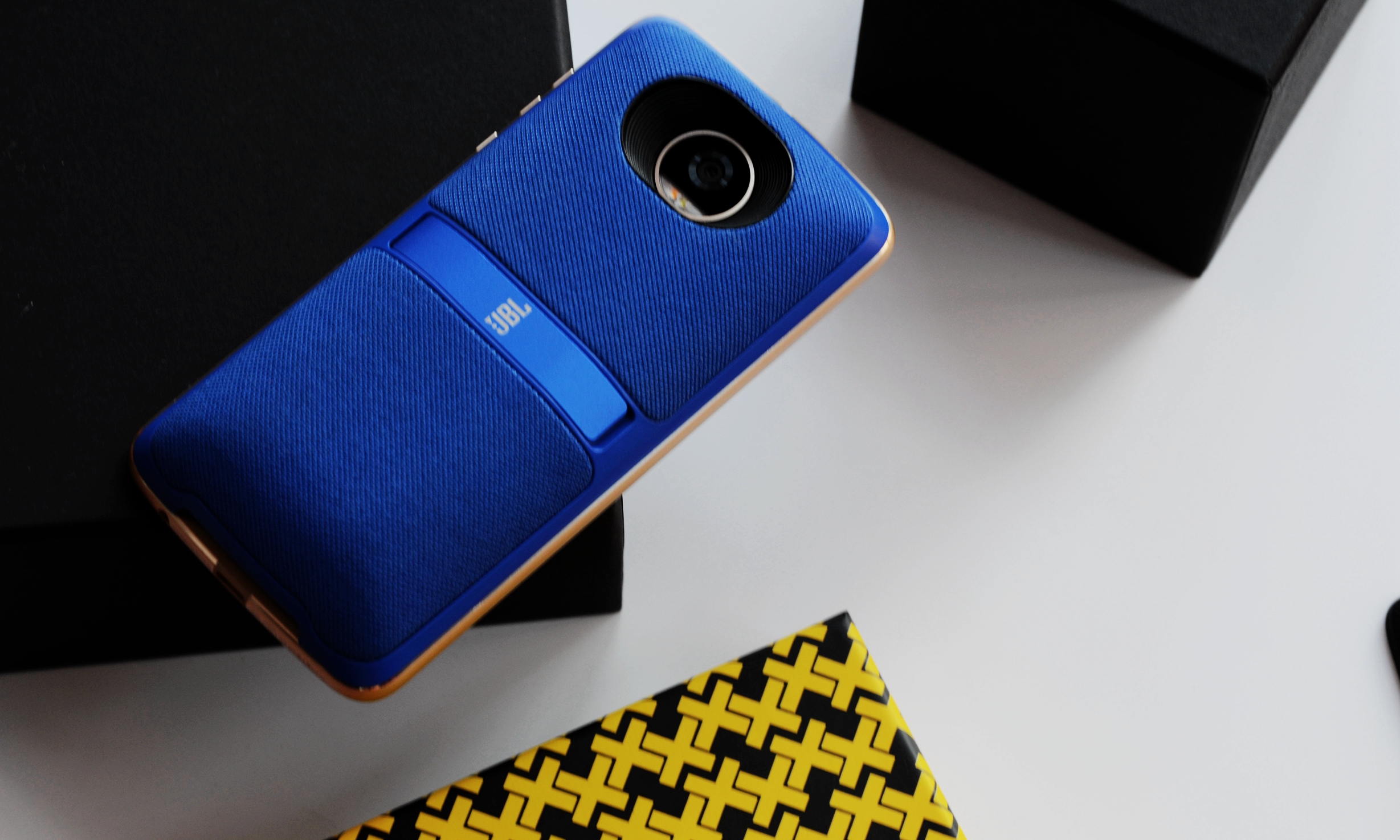 让享受音乐更加随性，MOTO第二代JBL扬声器模块