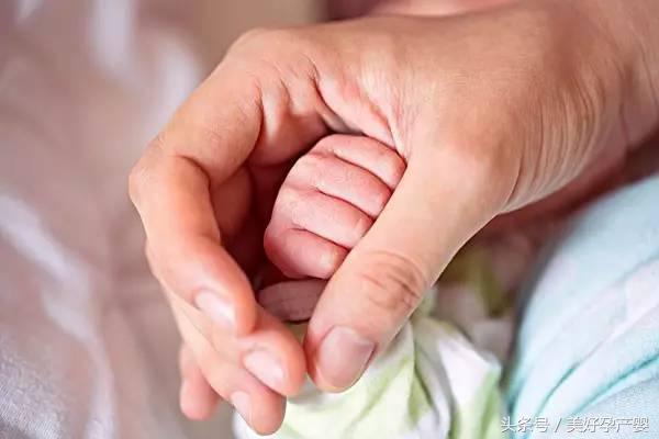 生完孩子手干是怎么回事,手容易干燥开裂是什么原因引起的