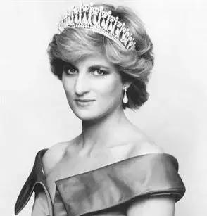 今天,20周年,多少球迷还记得当年球场上风华绝伦的英伦玫瑰?