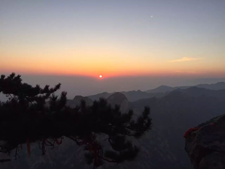 西岳华山旅游登山路线图,徒步爬西岳华山共多少台阶