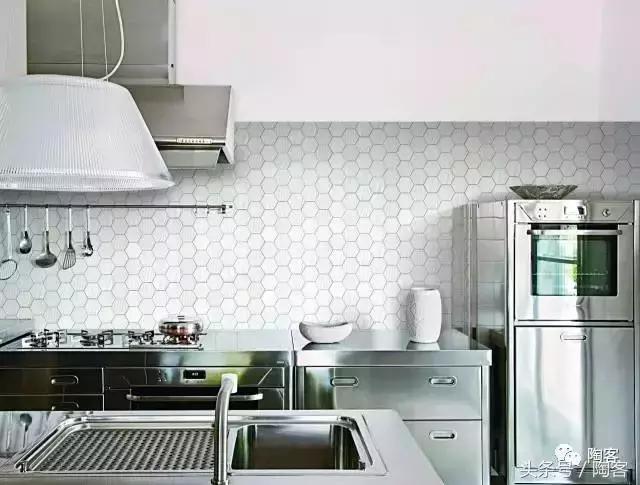 涔颁粈涔堥鑹茬殑鐡风爾濂界湅,閫変粈涔堥鑹茬殑鐡风爾姘镐笉杩囨椂