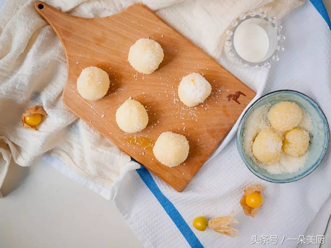 一只小小的糯米糍,一碗芒果糯米糍