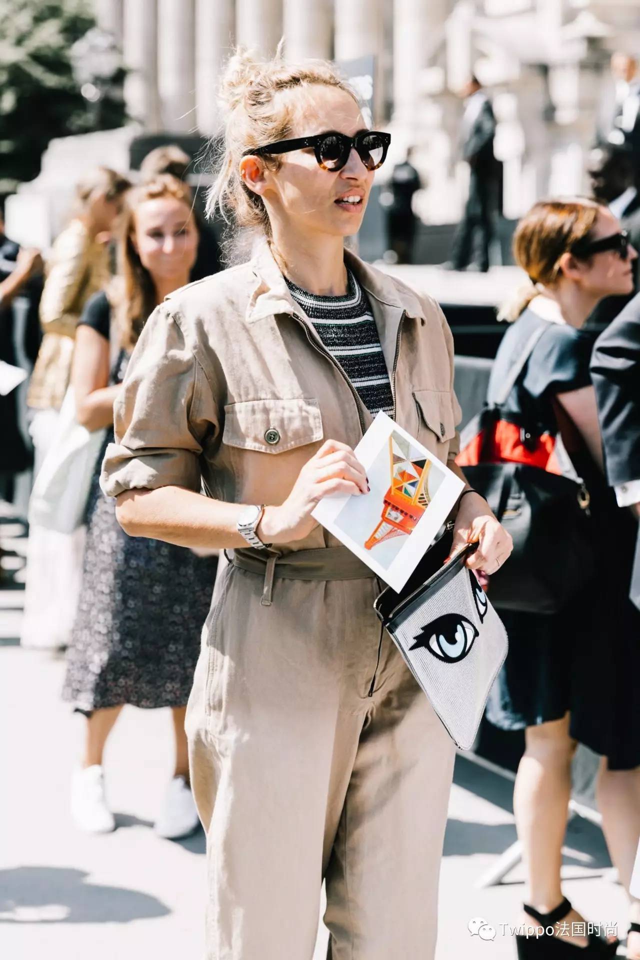 现在还流行挎肩包吗,现在流行手提包还是链条包