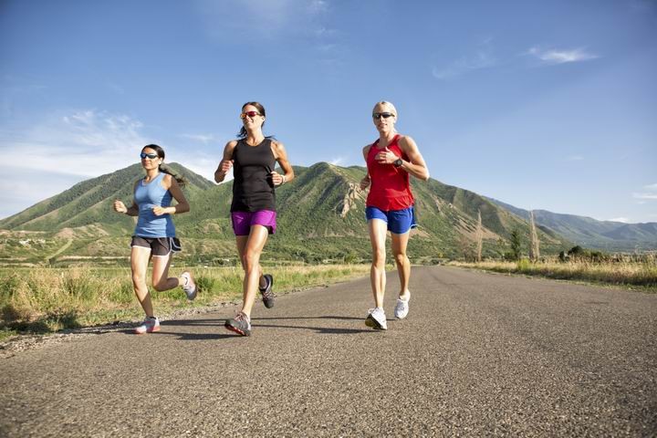 学生跑步适合穿什么跑鞋,普通人跑步穿什么跑鞋