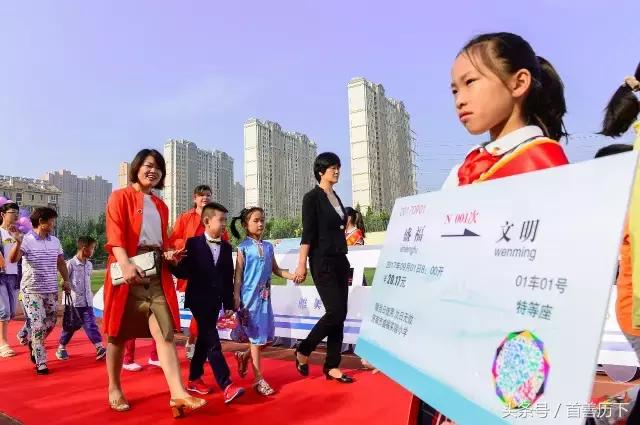 “特殊动车组”开进校园，历下区6万余学子喜迎开学！看到这些照片你心情会变好