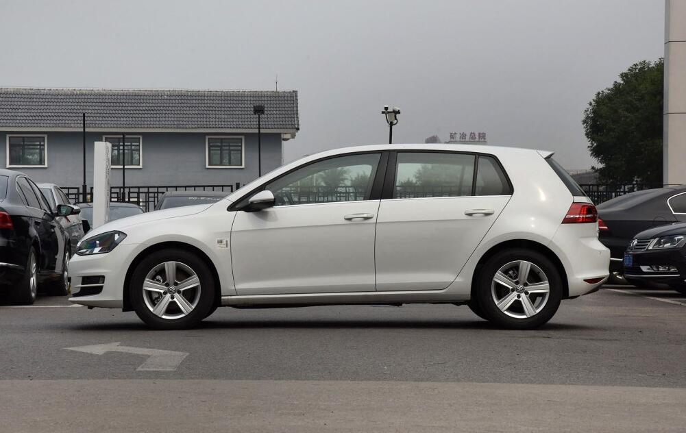 2016款高尔夫自动舒适型用车感受，双离合变速顿挫感是硬伤