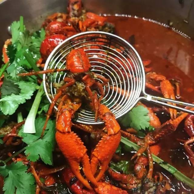 小龙虾的各种口味的做法,广东小龙虾的正确吃法