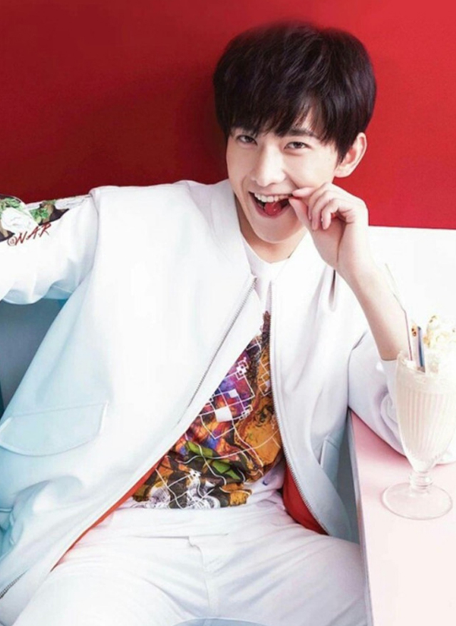 杨洋冬日暖男风造型穿搭,杨洋的运动装穿搭学院青春感十足