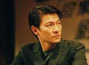 董卿一跪成名视频完整版,董卿跪下来听老人念诗视频