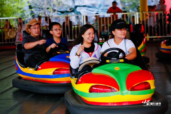 历史底蕴与现代繁华在此交融,历史与现代并存的城市