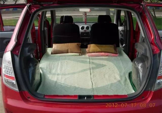 老爷子陪老伴穷游,带着老伴穷游