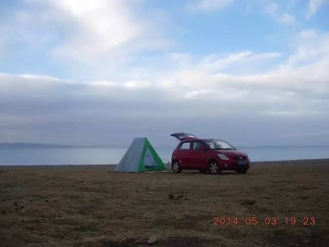 老爷子陪老伴穷游,带着老伴穷游