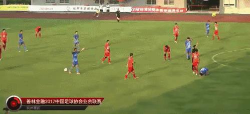 中超球员野蛮踢人引英媒关注调侃:空手道式爆头适合科斯塔去踢