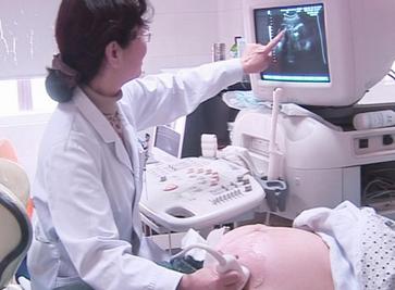 孕中期拉大便有血是什么原因,孕妇孕晚期大便出血是什么原因