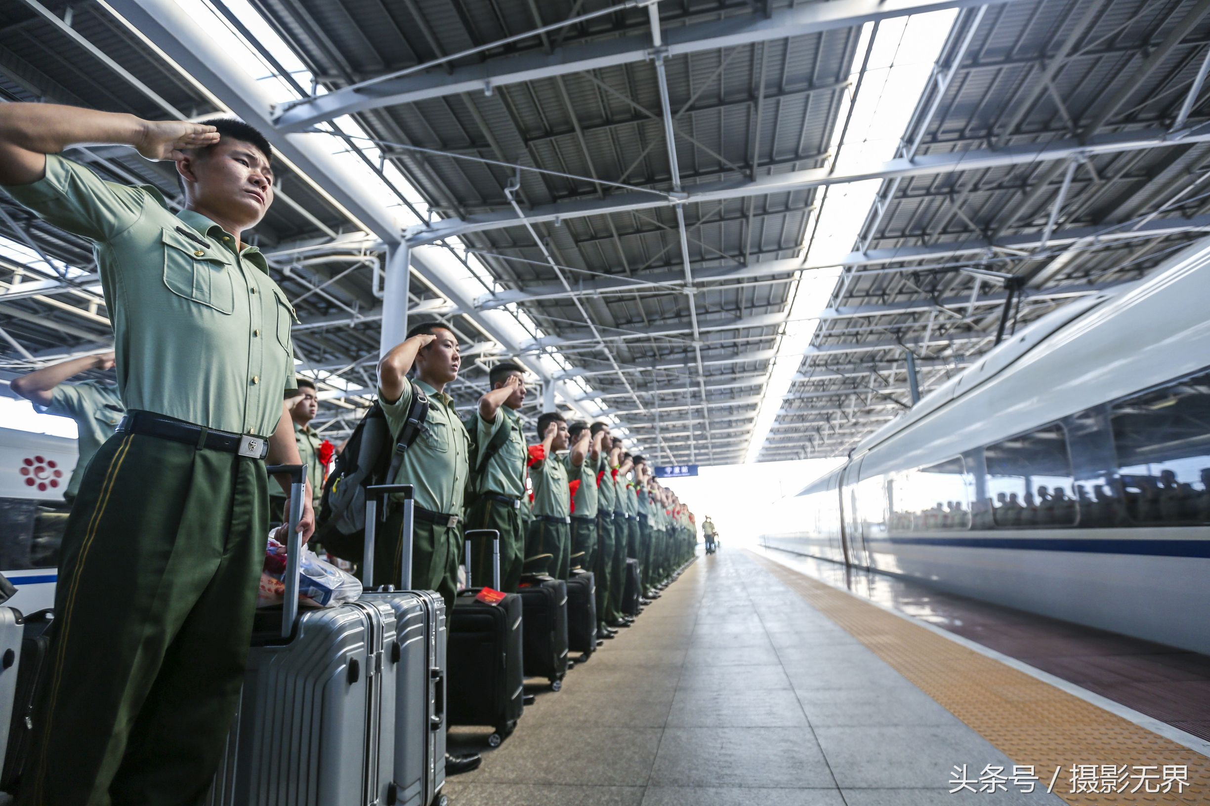 又是一年退伍季又到离别军营时,退伍了让我们再次听一次军号