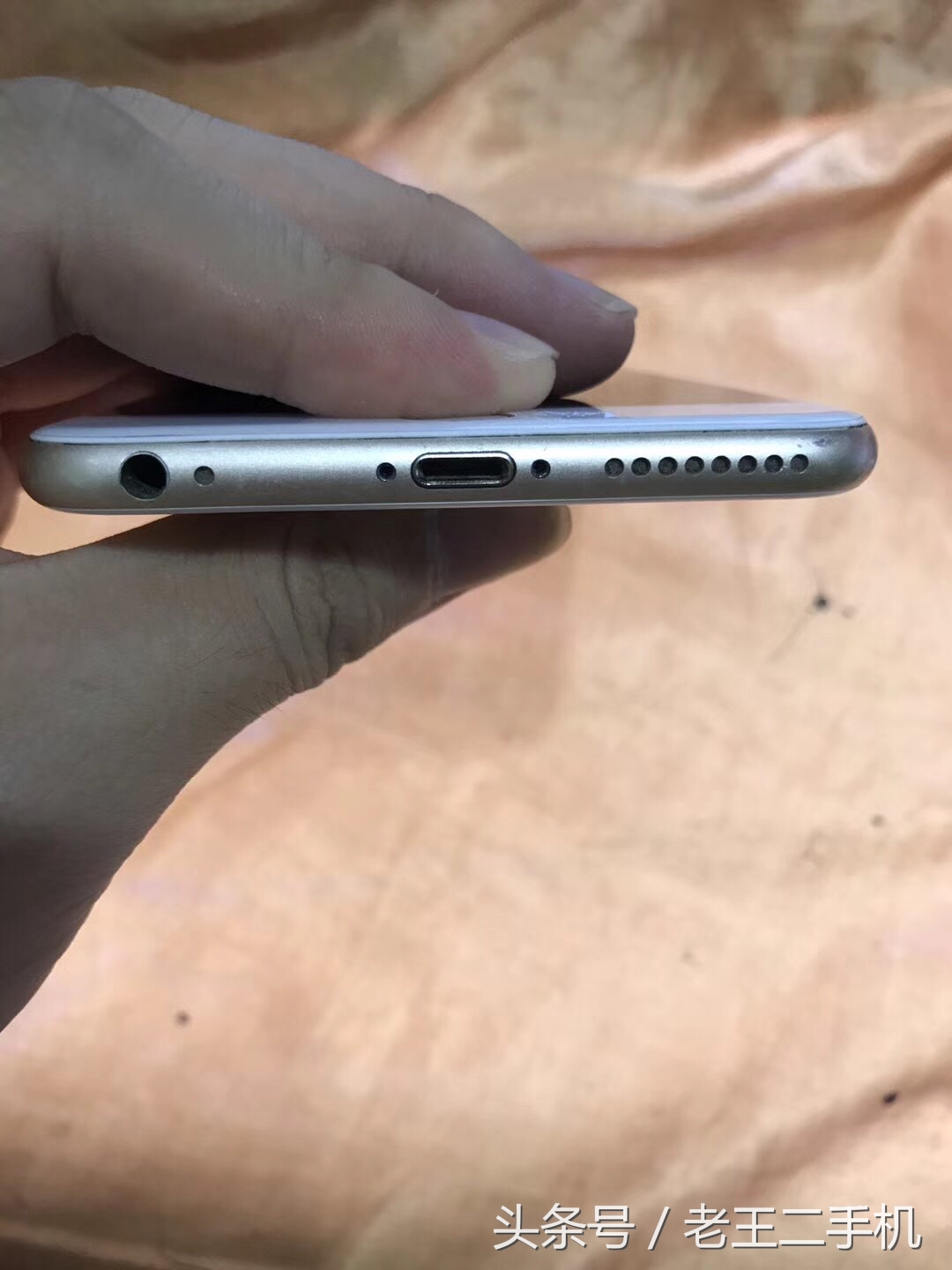 iphone632g多少钱,1200收的苹果11