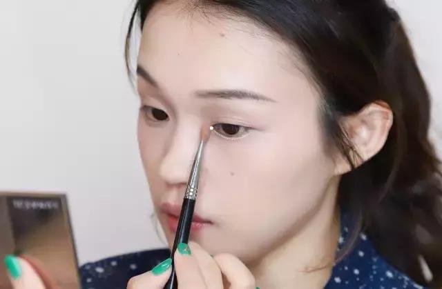 不需要早起一个小时，十分钟就能化个精致出门妆