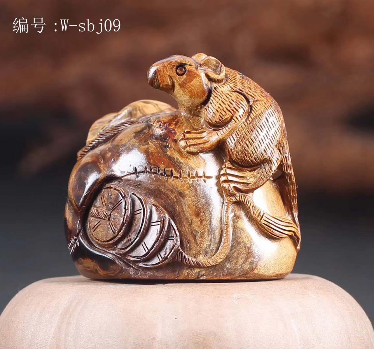 比起珠光宝气的华而不实，献身制成烟嘴的海柳可谓功德无量！