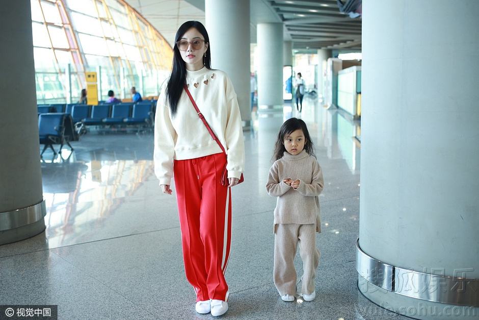 一年级小朋友喜欢老师的原因,一年级小朋友与老师关系融洽