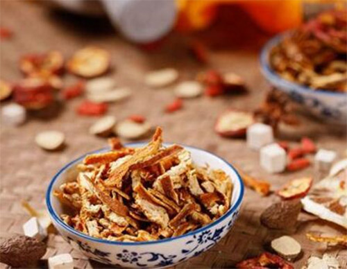 头发里的白色颗粒是脂溢性脱发吗,头痒抠出的黄泥是什么