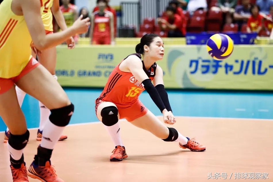 心疼一幕朱婷救球,心疼女排瞬间