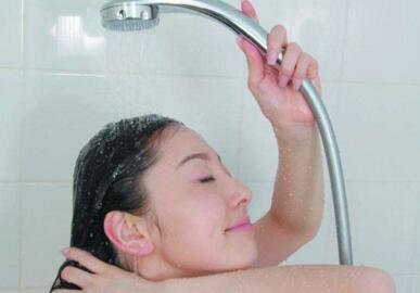 盐有什么美容作用,用盐洗澡对身体有什么好处