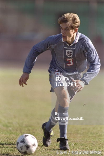 专业的足球鞋有哪几个品牌,曾经的足球鞋知名品牌有哪些