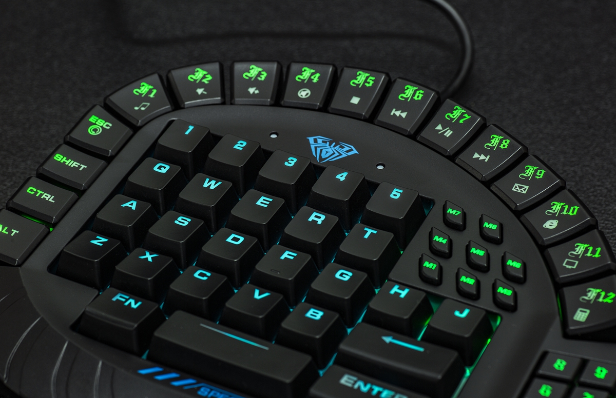 狼蛛掌控者单手键盘,狼蛛单手键盘