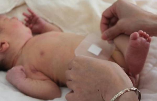 新手妈妈导致婴儿死亡事件,新手妈妈带娃出现的意外